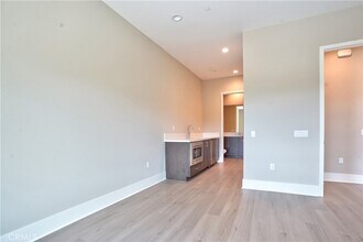 6544 Canyon Oaks Dr in Simi Valley, CA - Foto de edificio - Building Photo