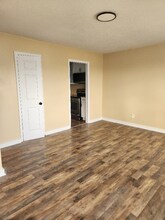 4835 N Old Laurens Rd in Gray Court, SC - Foto de edificio - Building Photo