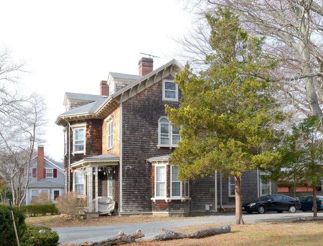 81 Cottage St in New Bedford, MA - Building Photo - Building Photo