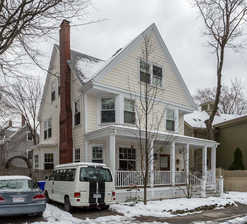 14 Auburn Pl in Brookline, MA - Building Photo