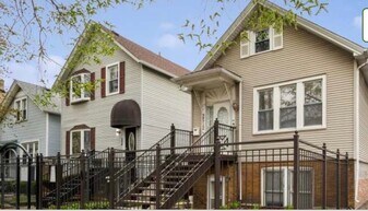 2512 W Lyndale St, Unit 2 in Chicago, IL - Building Photo