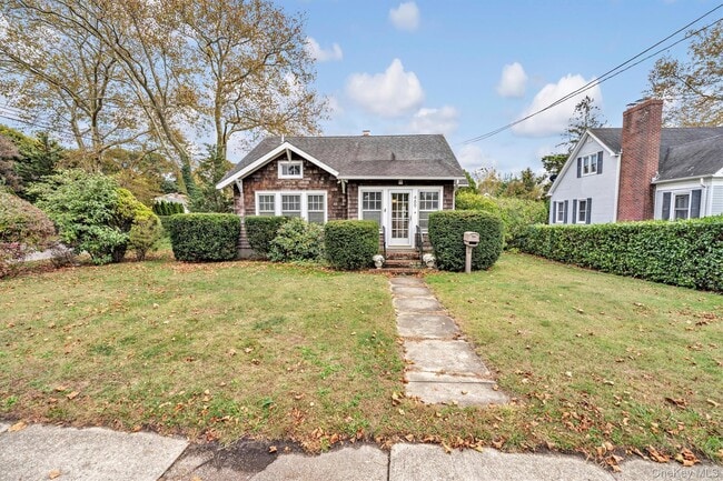 489 Elton St in Riverhead, NY - Foto de edificio - Building Photo