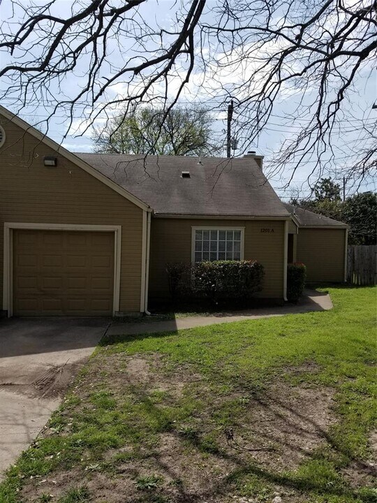 1201 Danbury Square in Austin, TX - Building Photo