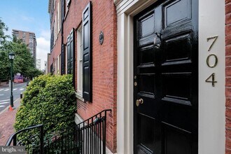 704 S Washington Square in Philadelphia, PA - Building Photo - Building Photo