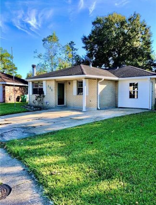 132 Evergold Ln in Westwego, LA - Building Photo - Building Photo