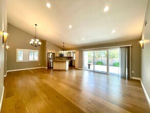 1080 Finrod Ct in Westlake Village, CA - Foto de edificio - Building Photo