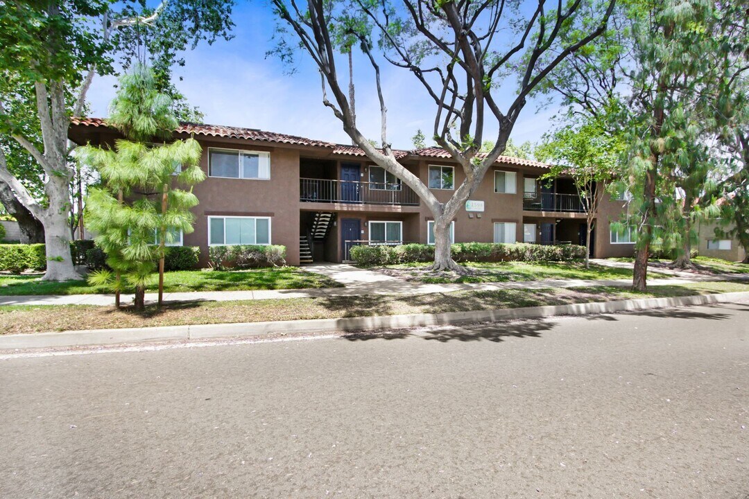 1598 Border Ave in Corona, CA - Building Photo