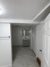 209 South Dr, Unit #2 in Bridgewater, MA - Foto de edificio - Building Photo