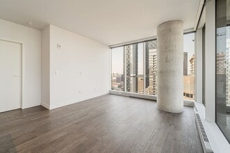 1205 Pl. Phillips in Montréal, QC - Building Photo - Building Photo