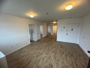 3104 31st Ave, Unit 4 in Astoria, NY - Building Photo - Building Photo