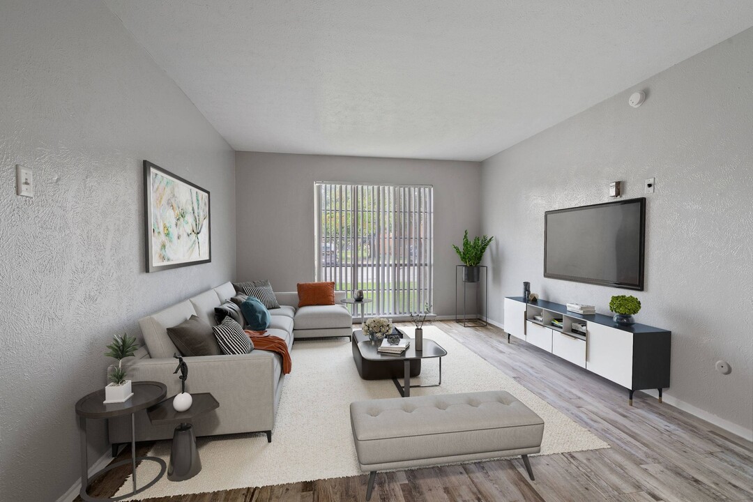 Casa Luna Apartments in Dallas, TX - Building Photo