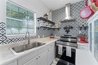 1 8th St N in St. Petersburg, FL - Building Photo - Building Photo