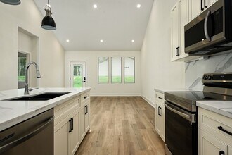 100-102 Amberwood Ct in Raymore, MO - Building Photo - Building Photo