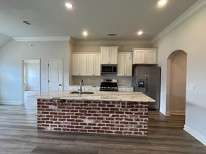 579 Silver Hill Dr in Pearl, MS - Foto de edificio - Building Photo