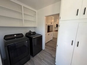 13422 Oxnard St in Van Nuys, CA - Building Photo - Building Photo