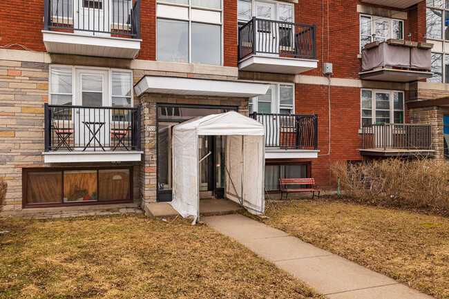 2520 Des Carrières St in Montréal, QC - Building Photo - Building Photo