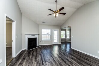7050 Duncan Walk in Mcdonough, GA - Building Photo - Building Photo