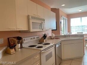 2021 Crestview Way-Unit -113 in Naples, FL - Building Photo - Building Photo