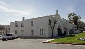 Date Palms Apartments in San Bernardino, CA - Building Photo