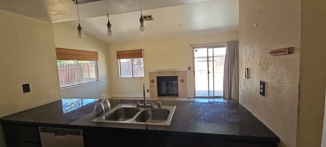 2341 Langhorn St in Lancaster, CA - Building Photo - Building Photo