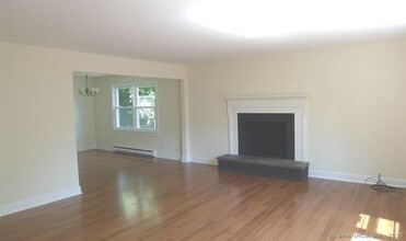 36 Richmondville Ave in Westport, CT - Building Photo - Building Photo