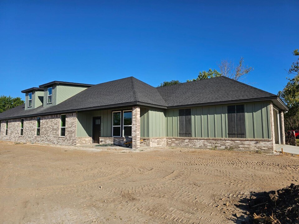 214 E Lyndale Dr in Robinson, TX - Foto de edificio
