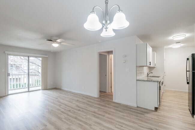 Colonial Garden Apartments in Yuba City, CA - Foto de edificio - Interior Photo
