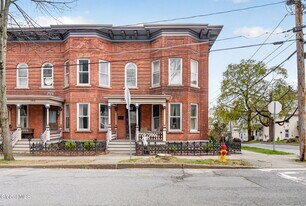 194 Grand Ave in Saratoga Springs, NY - Building Photo