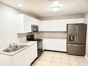 1120 Harry Ave S in Lehigh Acres, FL - Foto de edificio - Building Photo