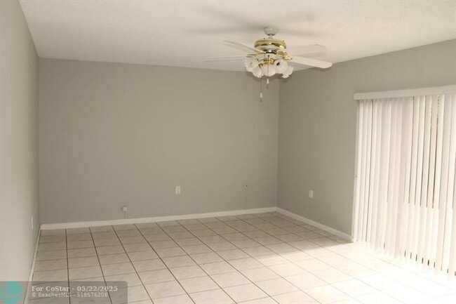 4087 Forest Hill Dr in Hollywood, FL - Building Photo - Building Photo