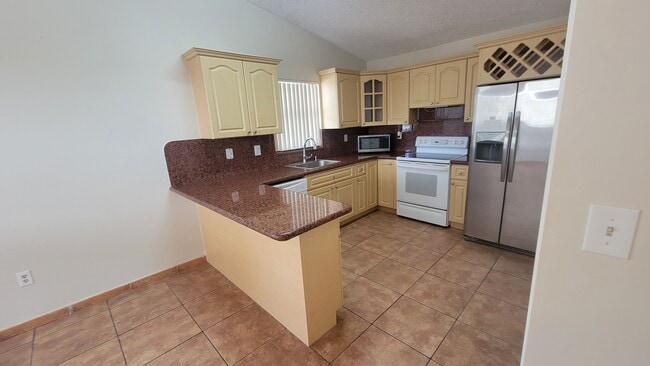 44 Gumbo Limbo Ave, Unit Upstairs in Key Largo, FL - Building Photo - Building Photo