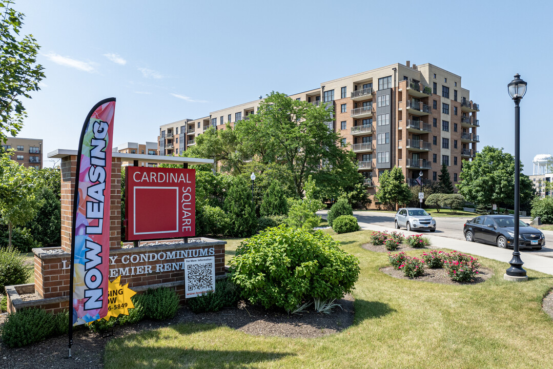Cardinal Square - Building C in Mundelein, IL - Foto de edificio