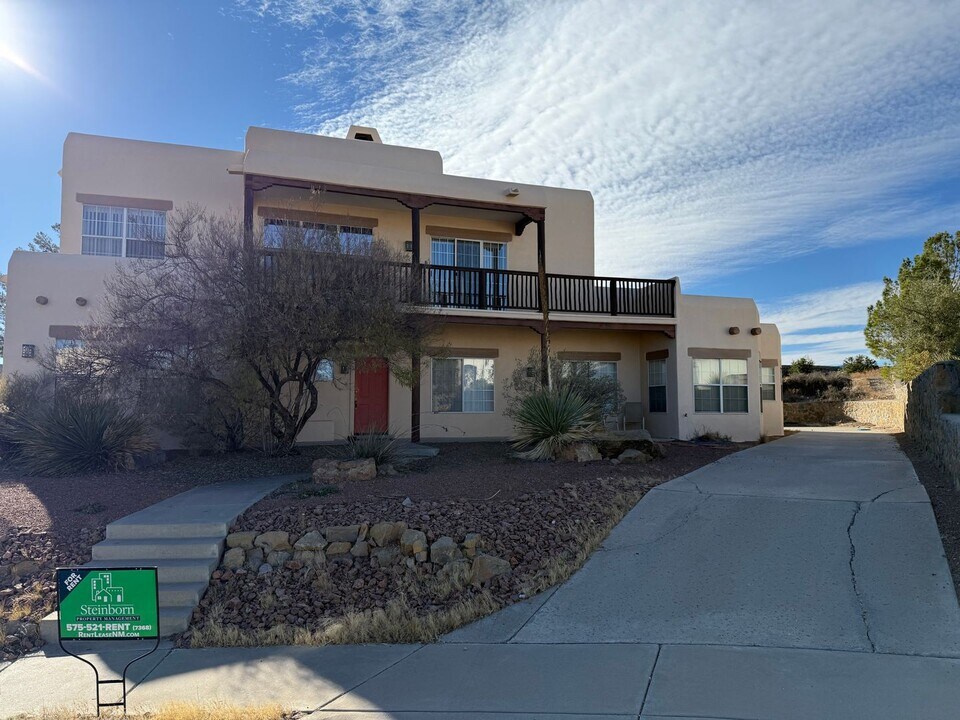 631 Grand Teton Way in Las Cruces, NM - Building Photo