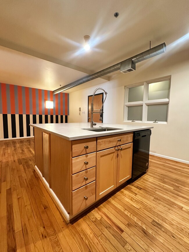 1232 Sarah St