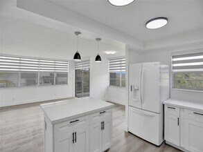 2771 Taft St, Unit 409 in Hollywood, FL - Foto de edificio - Building Photo