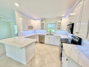 1306 28th Ave N in Naples, FL - Building Photo - Building Photo