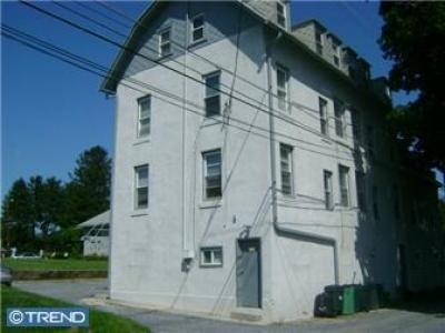 420-422 Douglass St in Wyomissing, PA - Building Photo