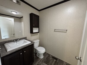 46 Armstrong Ave in Flushing, MI - Building Photo - Building Photo