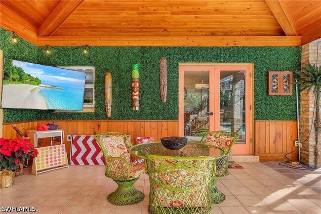 property at 2950 Coach House Ln