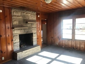 906 W McDaniel St in Carbondale, IL - Building Photo - Building Photo