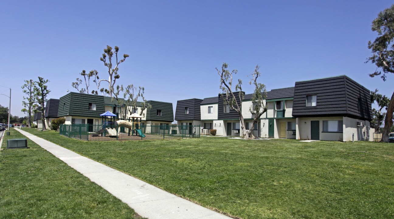 Townhouse Village in Rialto, CA - Building Photo