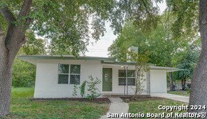 2626 W Mistletoe Ave in San Antonio, TX - Building Photo - Building Photo