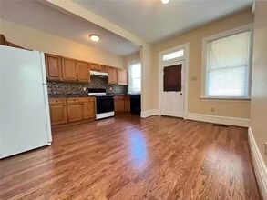 2013 Hampton St in Pittsburgh, PA - Building Photo - Building Photo