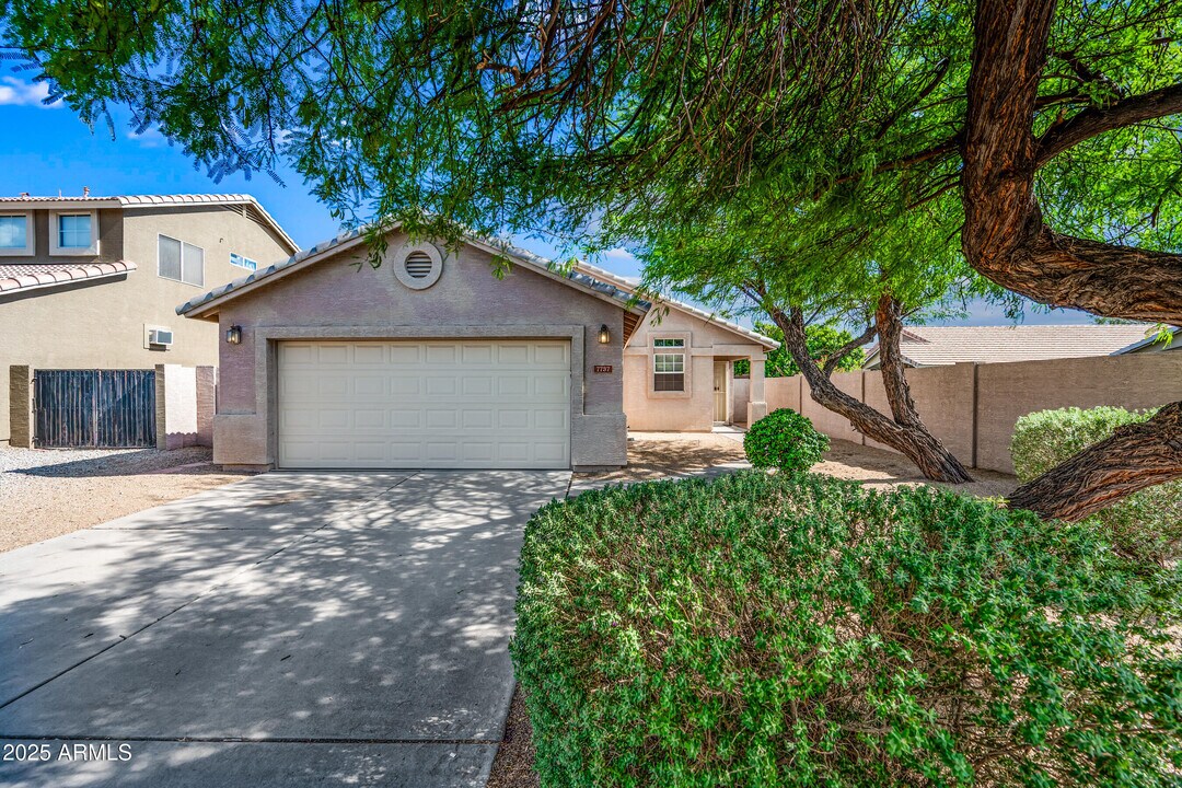 7737 E Onza Ave in Mesa, AZ - Foto de edificio
