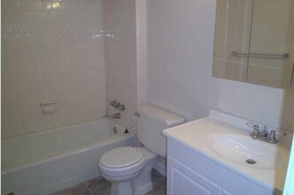 402 Marshall Ct in Fort Walton Beach, FL - Foto de edificio - Building Photo