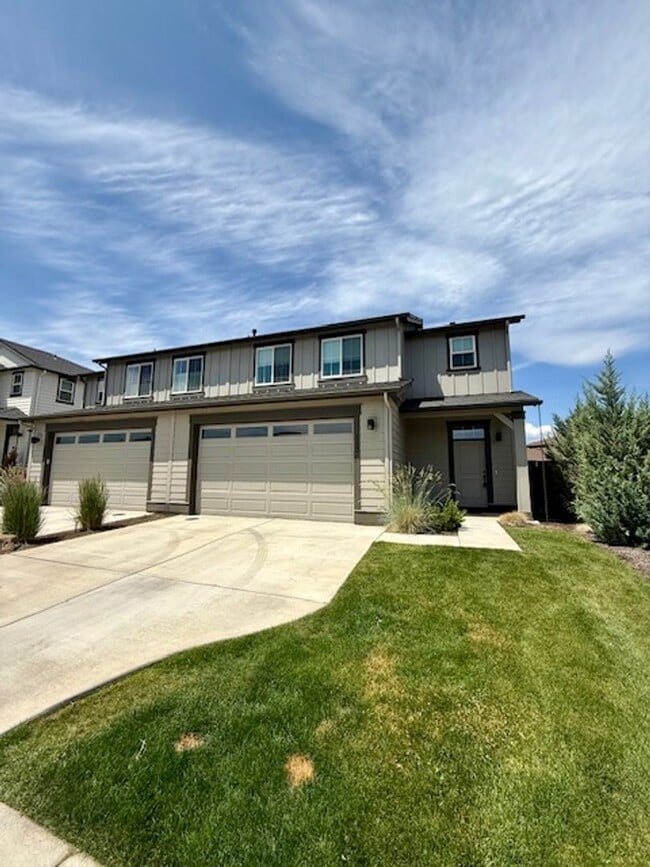2397 NE Victor Pl