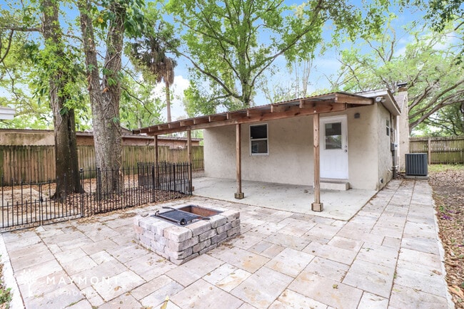 1705 E Lambright St N in Tampa, FL - Building Photo - Building Photo