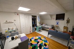 32 Irving St in Boston, MA - Building Photo