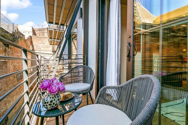 611 Commerce St in New Orleans, LA - Building Photo - Building Photo