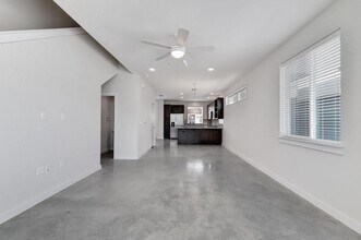 801 N Bluff Dr in Austin, TX - Building Photo - Building Photo